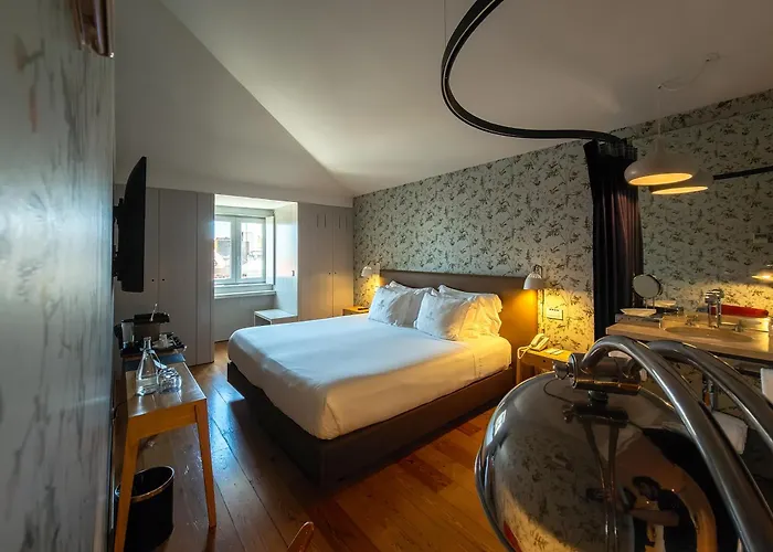 Lisboa Carmo Hotel